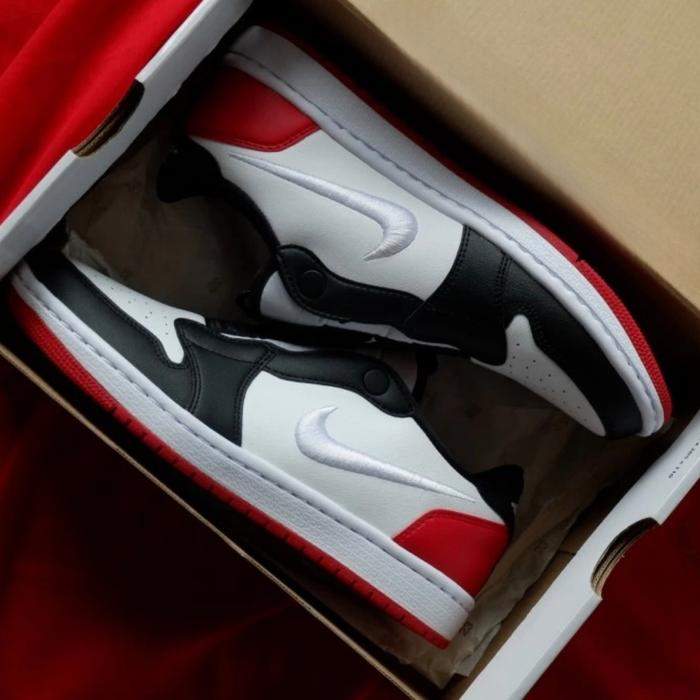 Jordan 1 Low Black Toe Slip On WMNS