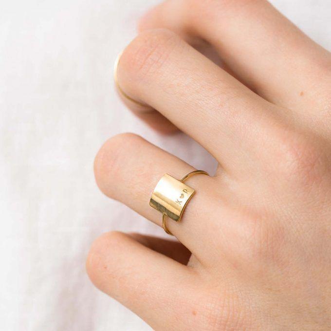 Cincin emas wanita plat signet nama atau inisial
