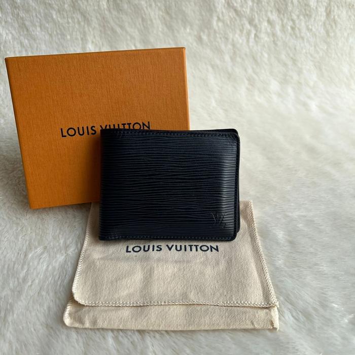 Louis vuitton epi leather wallet