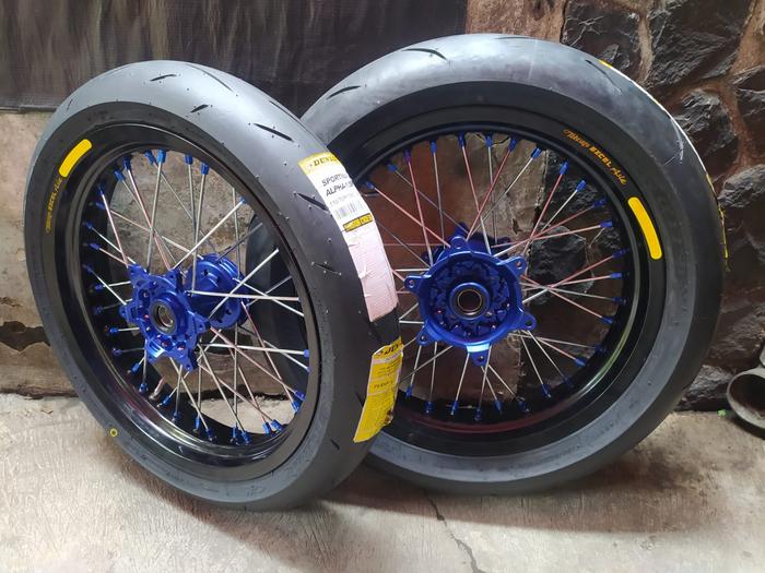 Banset Supermoto YZ 2 TAK dan 4 TAK Ban Supermoto YZ125 YZ250 YZ250FX