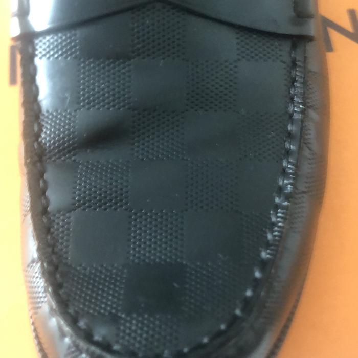 Sepatu cowok merk LV