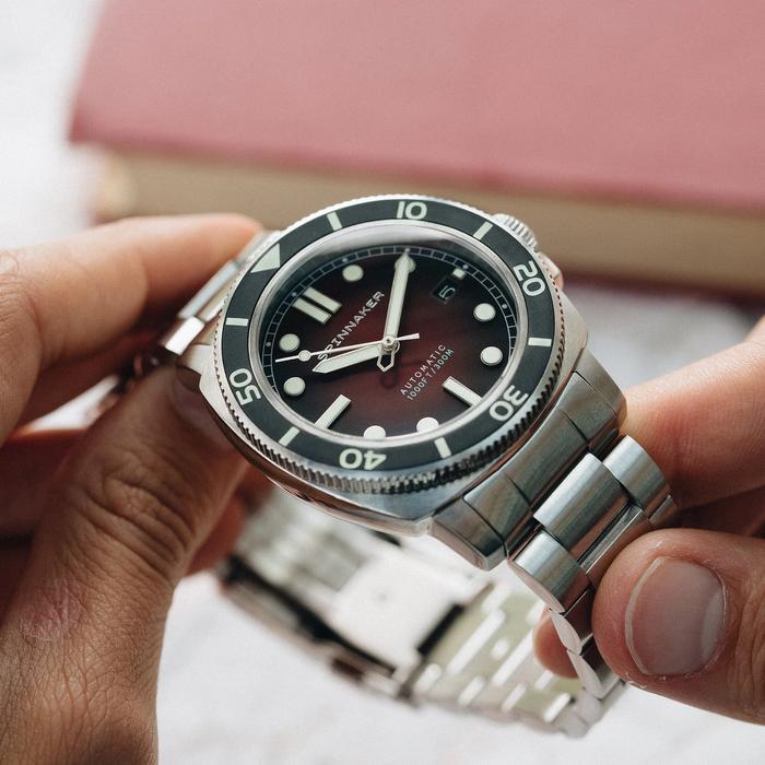 Spinnaker Hull Diver SP-5088-33 Automatic Ombre Red Dial