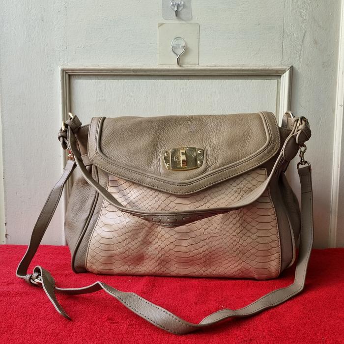 TAS SLING SHOULDER PESTA WANITA KULIT ASLI BRERA SECOND BRANDED IMPOR