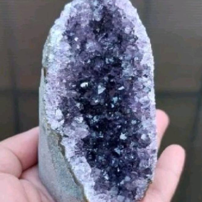amethyst druzy geode stand uruguay