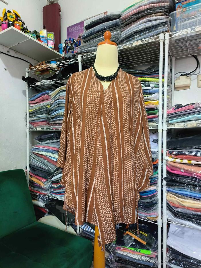 Outer Buttering Coklat Tua Garis Garis Putih