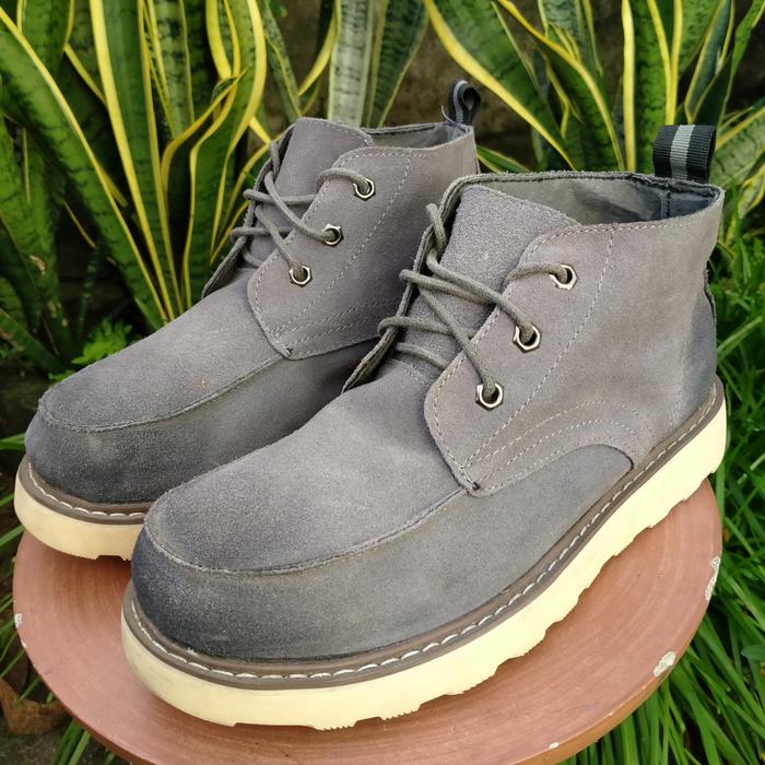 Sepatu Second semi high Tapak Moctoe Size 39 Insole 24,5 cm