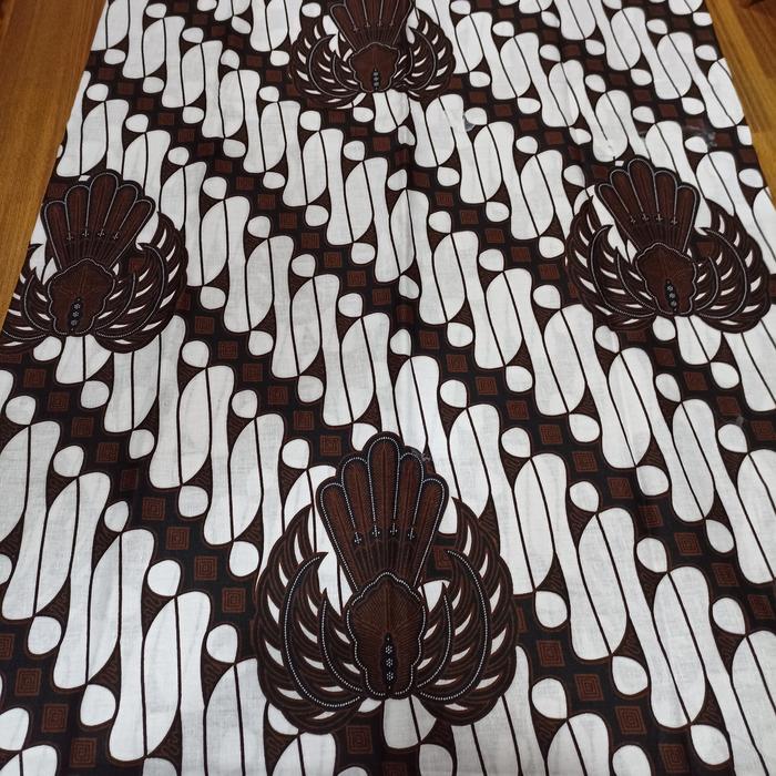 kain batik jarik motif parang garuda latar putih sogan jogja
