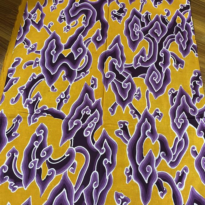Kain Batik Tulis Motif Mega Mendung bahan katun warna kuning unggu