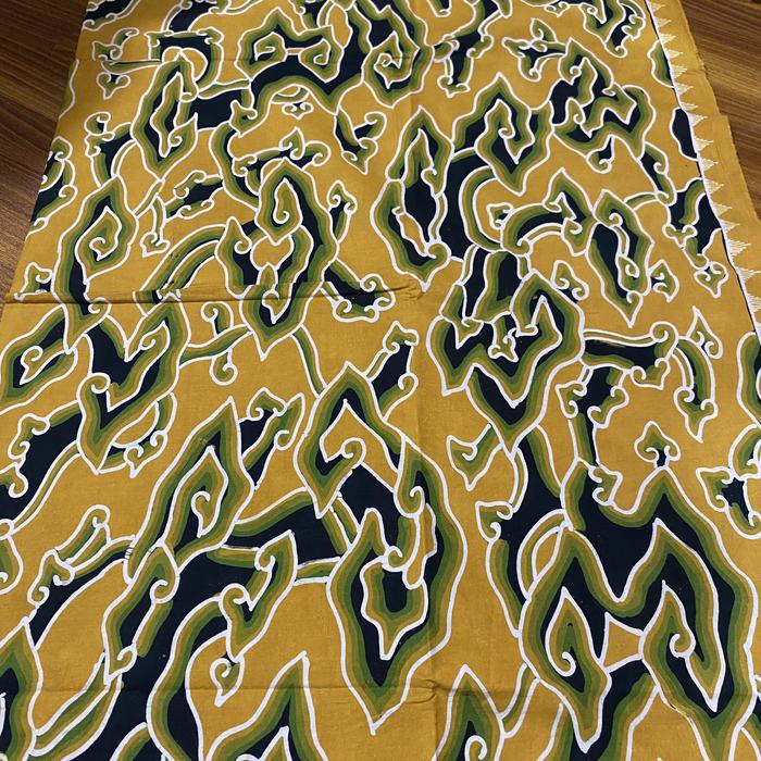 Kain Batik Tulis Motif Mega Mendung bahan katun warna kuning kombinasi