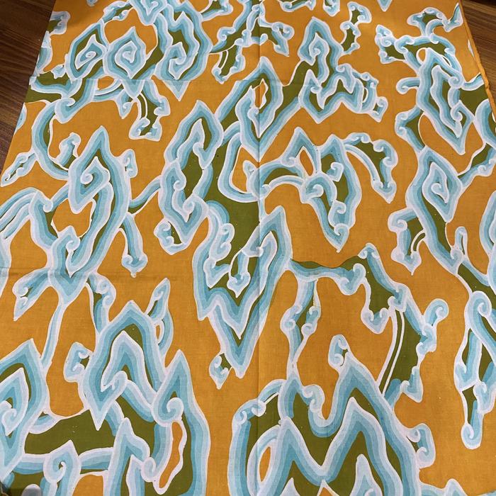 Kain Batik Tulis Motif Mega Mendung bahan katun warna kuning coklat