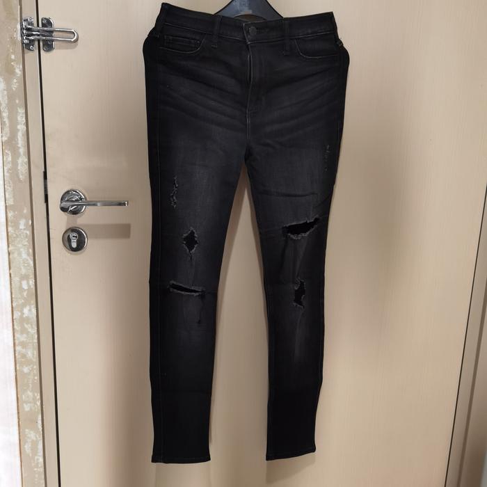 JEANS HITAM SKINY MOTIF SOBEK ORIGINAL HOLLISTER 31