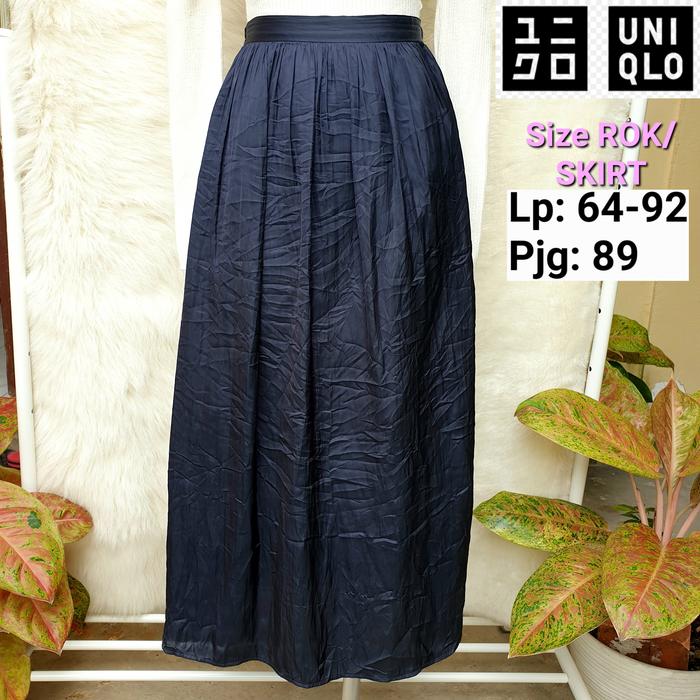 UNIQLO Rok Skirt Satin Wanita