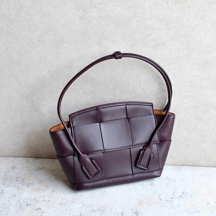 bag BV tas Small Arco Shoulder Bag in Grape