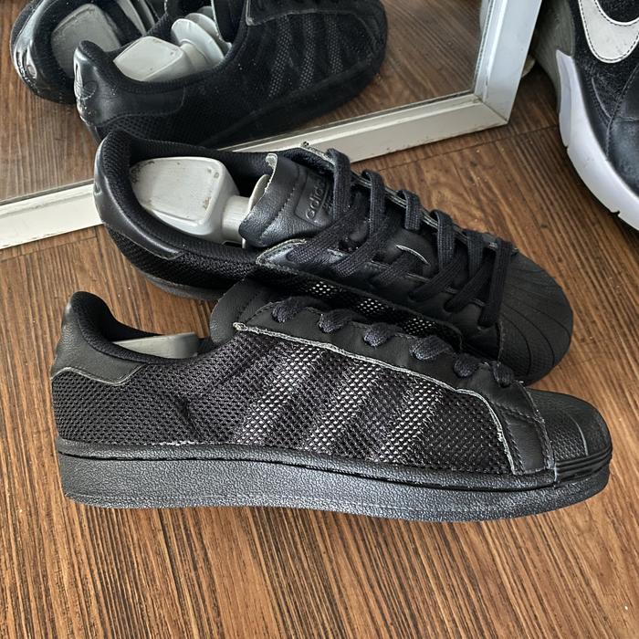 Adidas Superstar triple black reflective casual original murah - sneakers second market