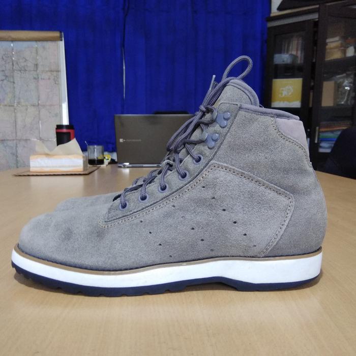 Sepatu Boots seri Hotsell Navvy Suede size 42,5 preloved second sepatu outdoor hiking bekas adidasz