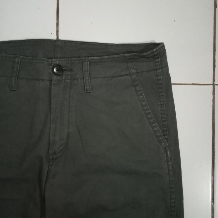 CELANA UNIQLO (no Alpha Industries, Adidas, Fred Perry)