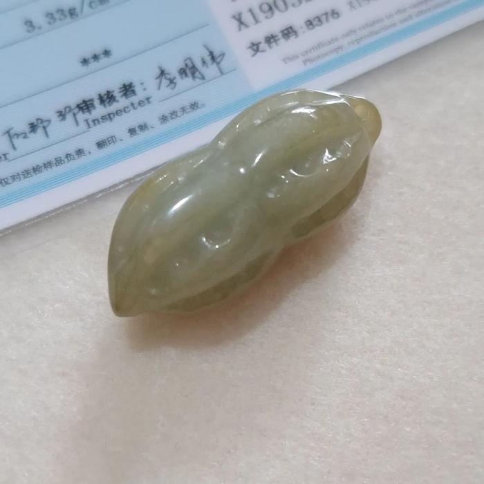 2247 Liontin giok asli bentuk kacang bersertifikat