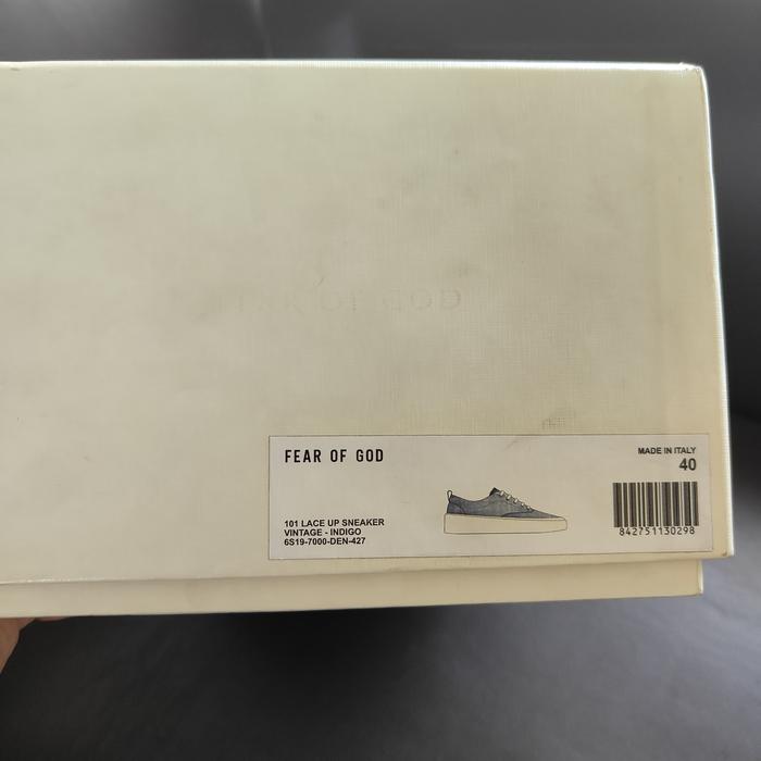 sepatu fear of god........