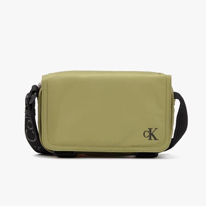 CALVIN KLEIN ACCESSORIES ORIGINAL ULTRALIGHT FLAP CAMERA BAG SLING BAG PRIA - Olive