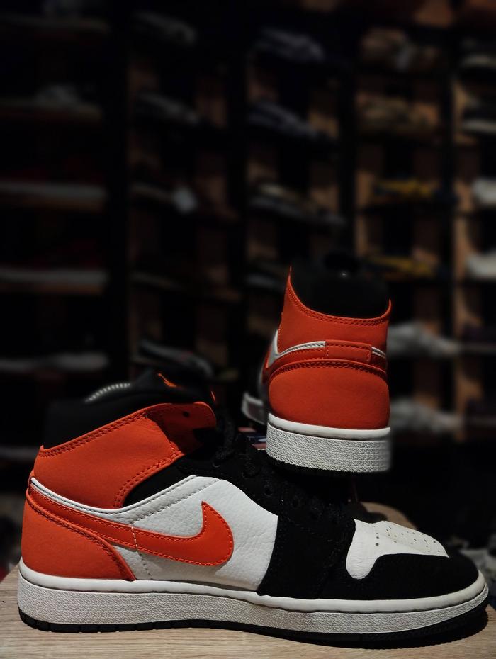 LS0081 Sepatu Wanita Nike Air Jordan High Black And Orange ORIGINAL: SECOND