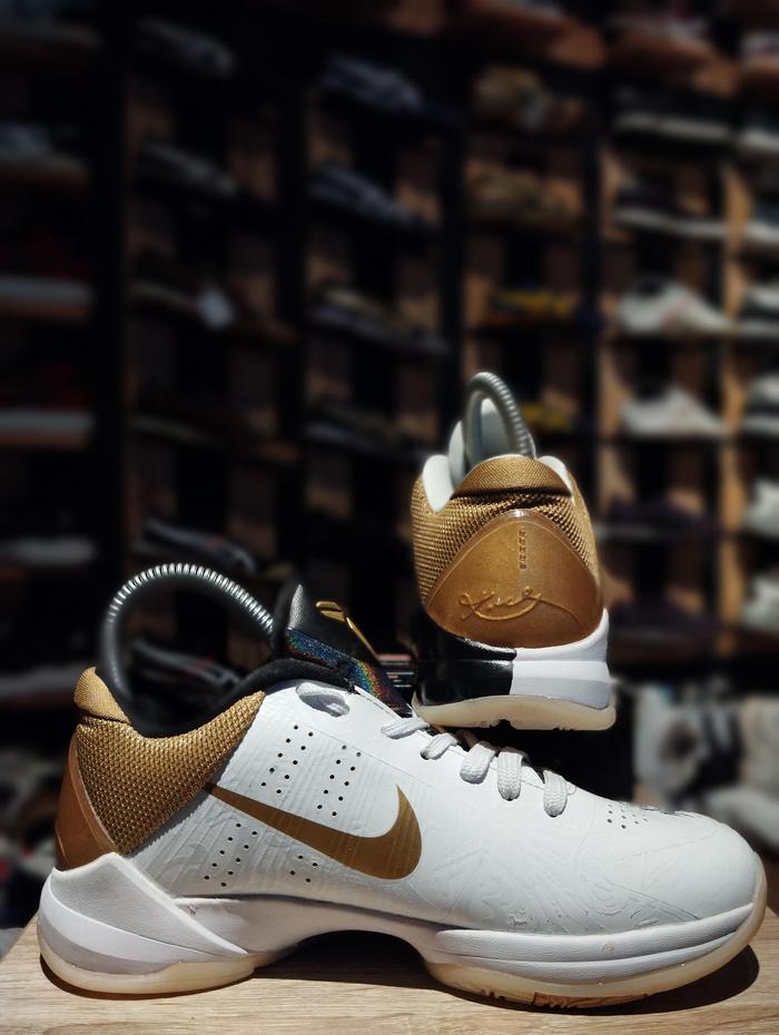 LS0012 Sepatu Wanita Nike Kobe V White Gold ORIGINAL SECOND