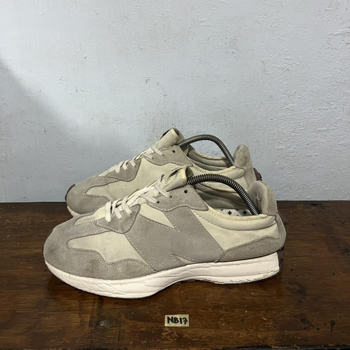 Sepatu second ori new balance 327 gray white size 43