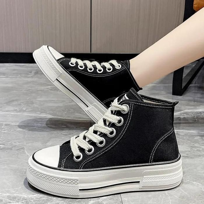 Borong Sepatu Boots Fashion Sneakers Wanita Stylish Dan Trendi Bisa Untuk Sekolah