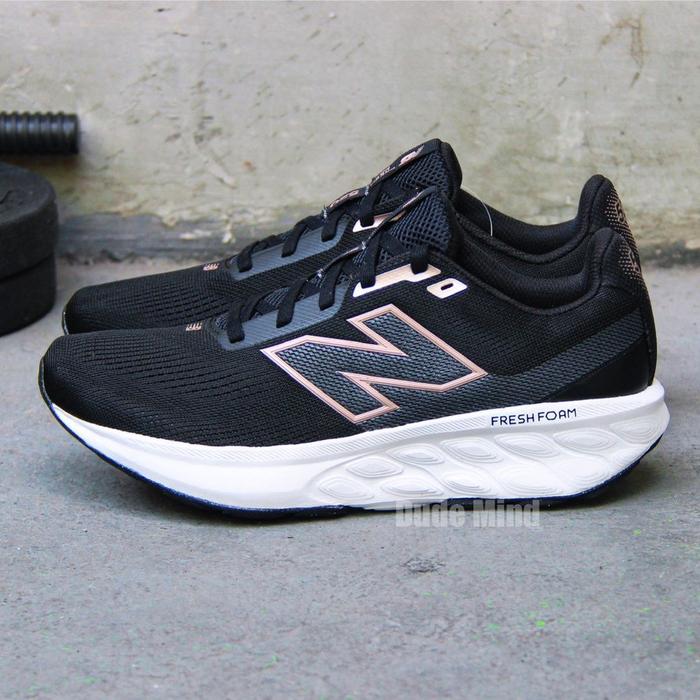 NB 520 "BLACK/TAN/WHITE".