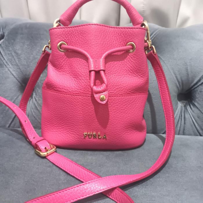 preloved tas sling furla pink