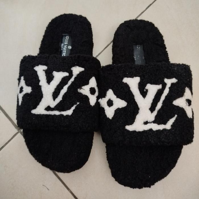 sandal bulu branded import second produk keren bgt size 37 nyaman