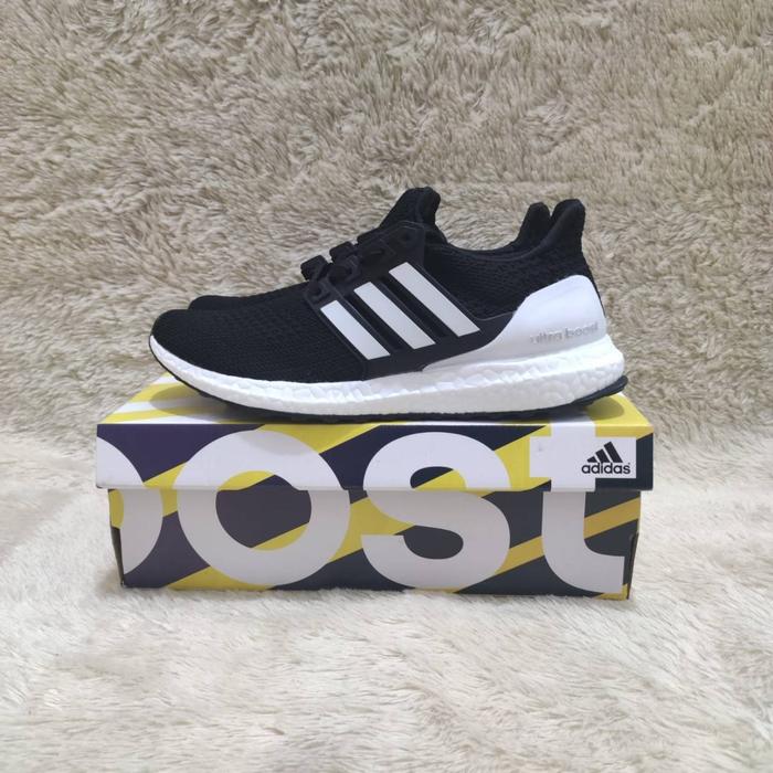 Sepatu Running Adidas Ultra Boost 4.0 Core Black