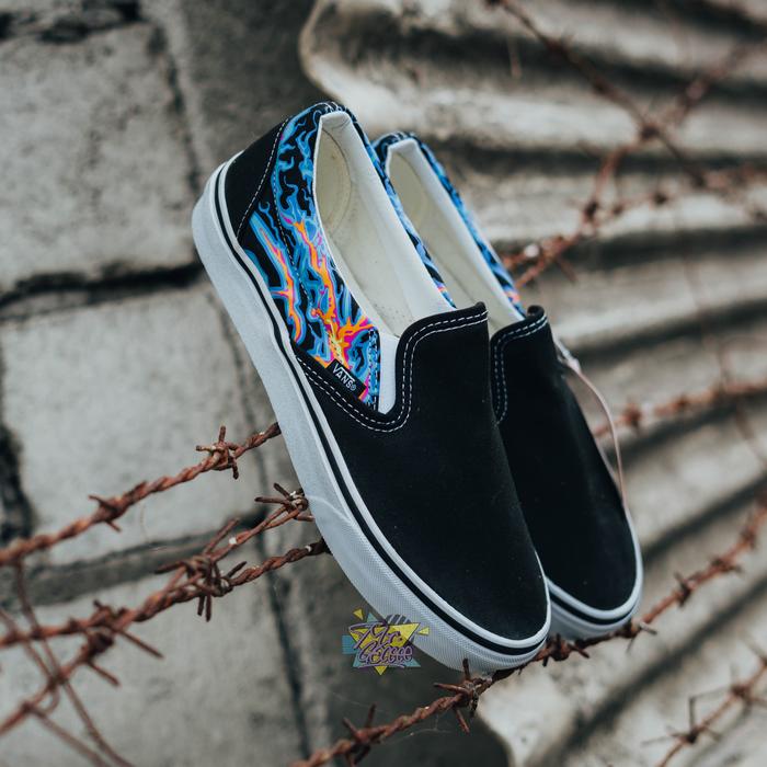 [ SALE ] VANS SLIP ON CLASSIC ELECTRIC FLAME 100% ORIGINAL