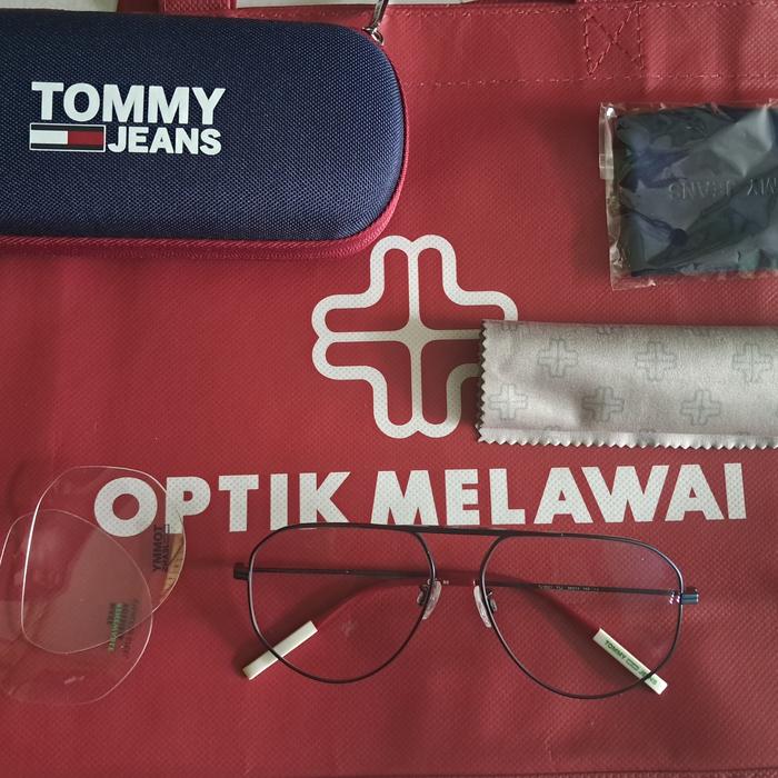 Kacamata Tommy Hilfiger (Original) - Photochromic (Pria/Wanita)