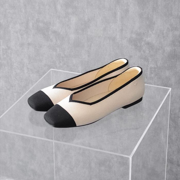 Vivaia Square Toe V-Cut Flat Shoes