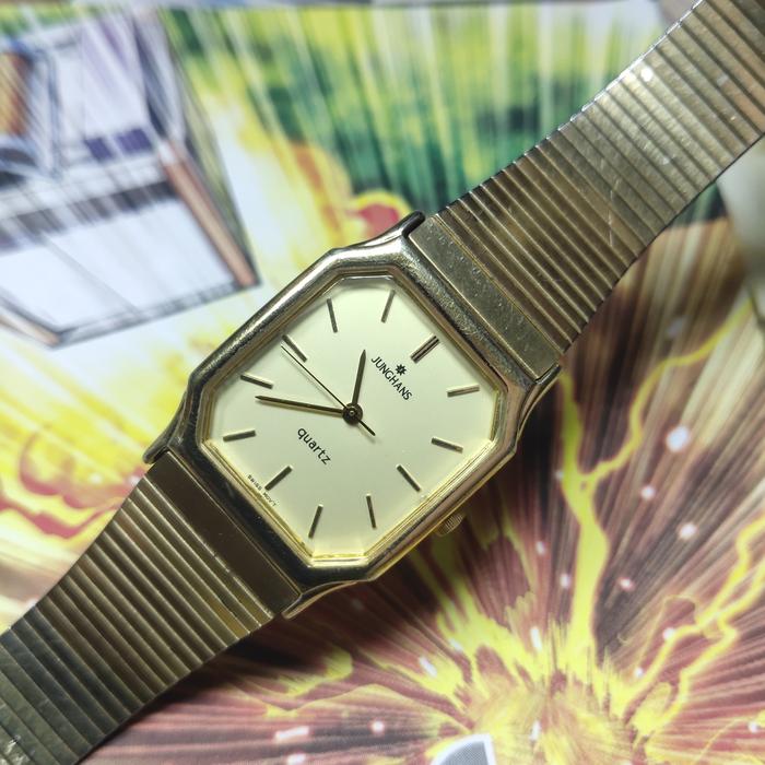 jam JUNGHAN Tank Batrai warna gold