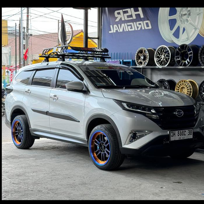 Modifikasi mobil all new rush trd menggunakan velg hsr boroko bly R18 pcd 5x114,3 lebar 9 ofsset 25 