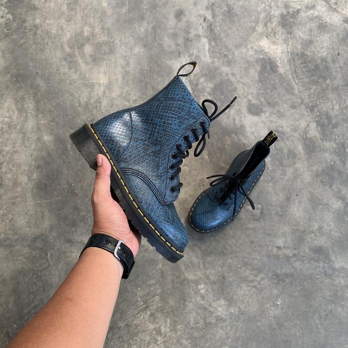 BNWB - Dr. martens 1460 pascal viper in lake blue