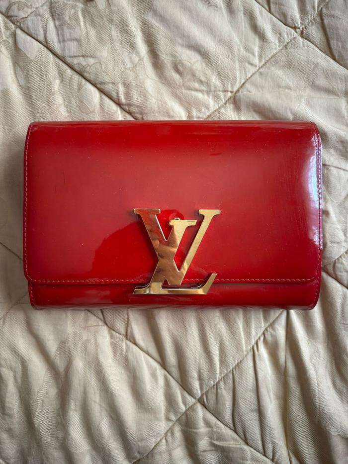 LV vernis louise clutch red Authentic