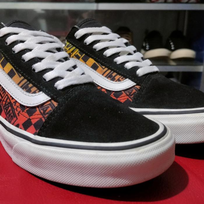 SEPATU SECOND VANS HITAM SIZE 38