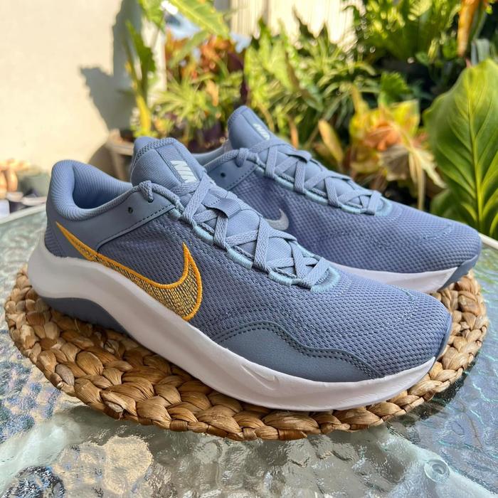 NIKE Legend Essential 3NN