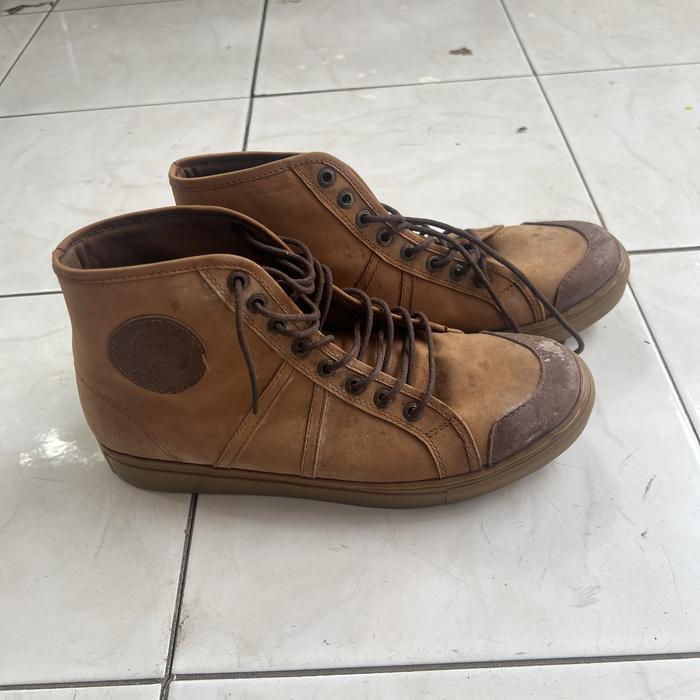 Sepatu kulit Piede ukuran 43