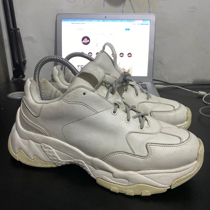 SEPATU SECOND MLB SIZE 42.5