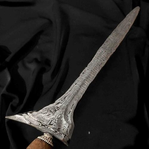 Keris Jalak Tilam Sari Pamor pedaringan Kebak Meteor Tangguh PB IX