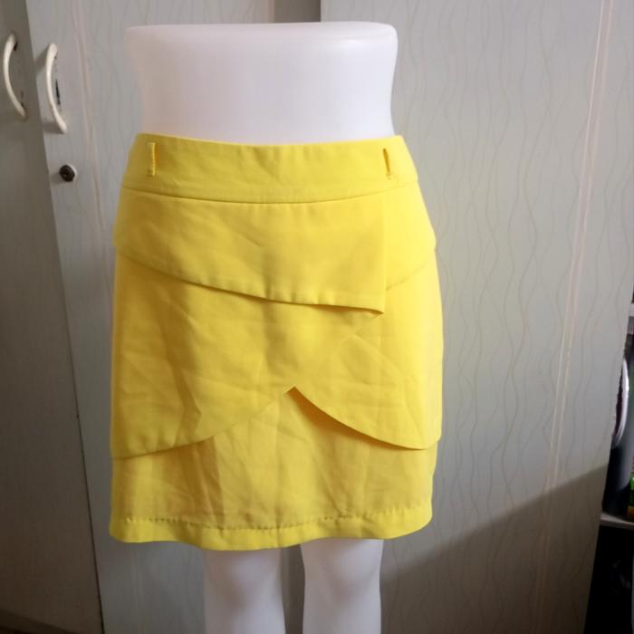 rok yellow brand import original preloved sz XL cakep