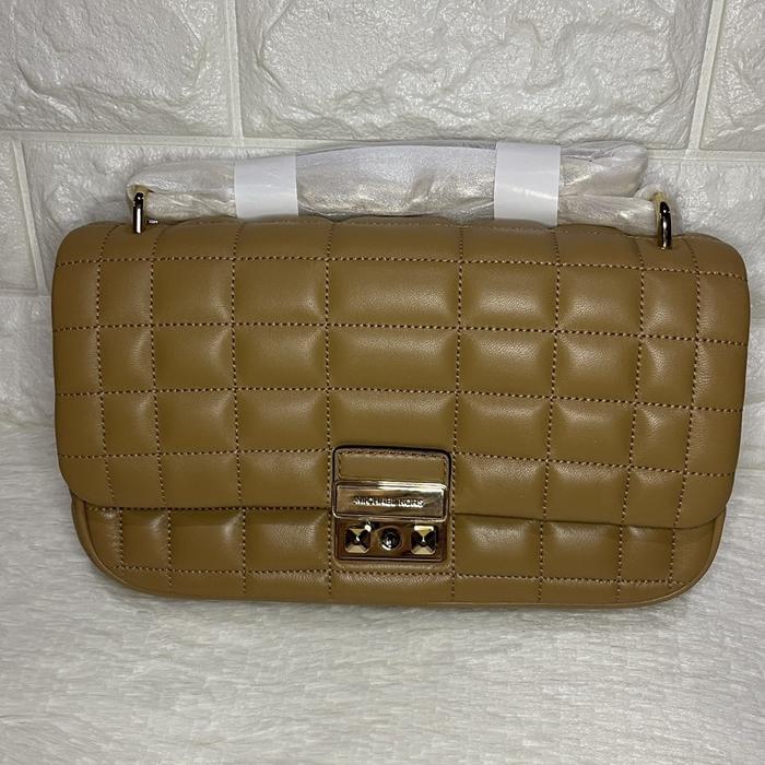 tas wanita mk tribeca large quilted shoulder bag peanut sj