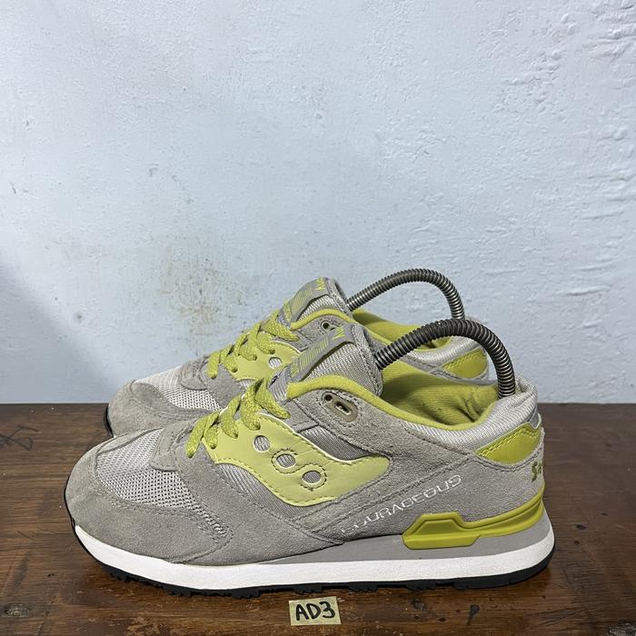 Sepatu second ori saucony caourageuos size size 40