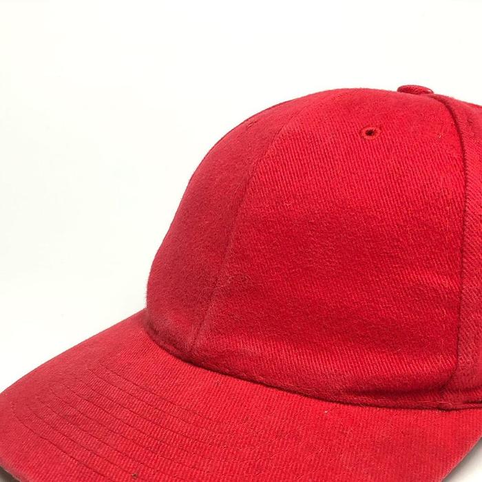 Topi Simple Red Basic bekas thrift nba new era vtg MnM nike adidas usa