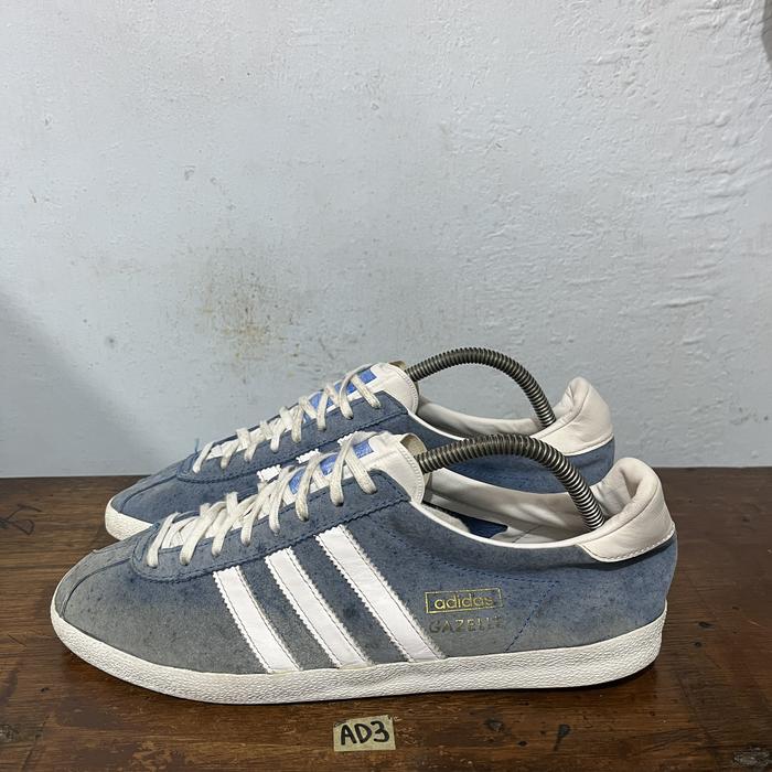 Sepatu second ori adidas gazelle og blue size 42,5