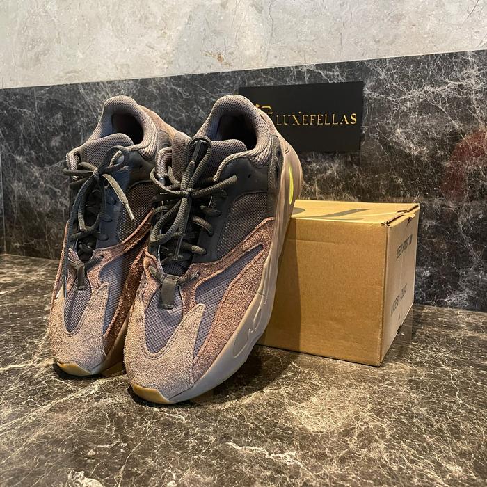 YEEZY 700 MAUVE BROWN SNEAKERS