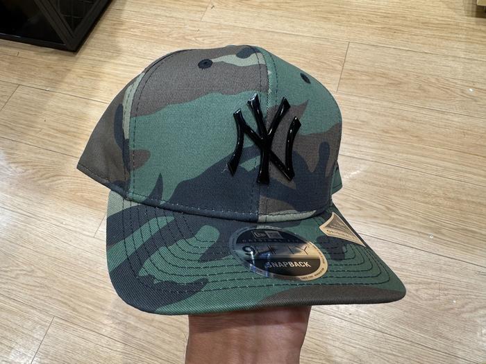 Topi New Era 9Fifty Original Fit Pre-Curved New York Yankees Camo Metal Black Snapback 100% Original